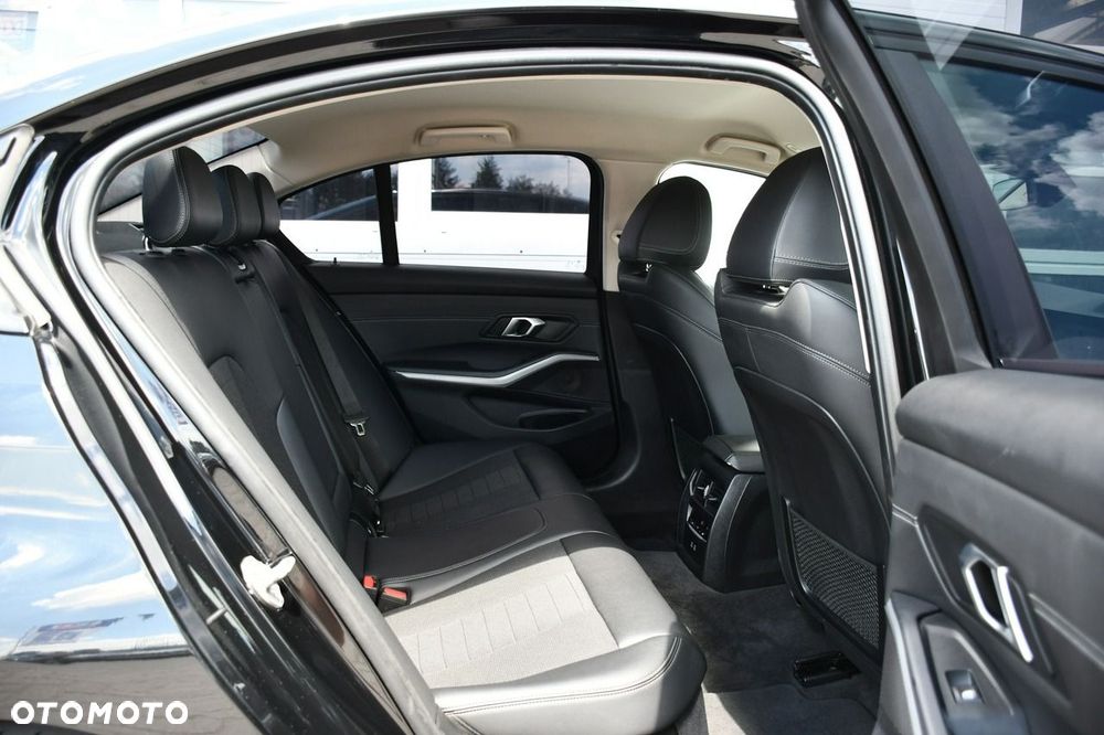 BMW Seria 3 320d mHEV - 35