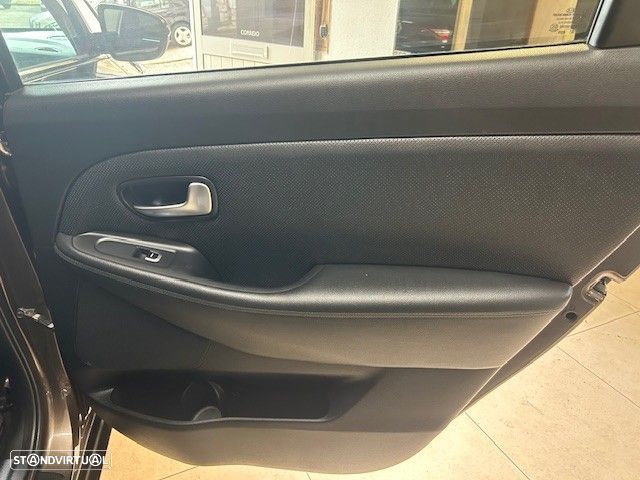 Kia Carens 1.7 CRDi ISG TX - 24