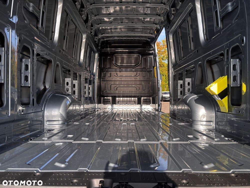 Volkswagen Crafter FURGON 4.490 L 35 2.0 TDI 130 kW AUTOMAT 8-G - 11