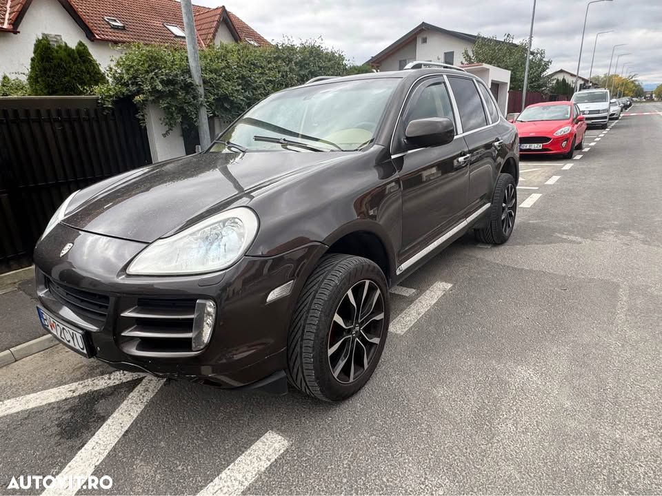 Porsche Cayenne 3.0 L V6 - 6