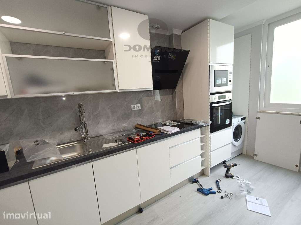Apartamento T2 Totalmente Remodelado em Benfica - Grande imagem: 3/17