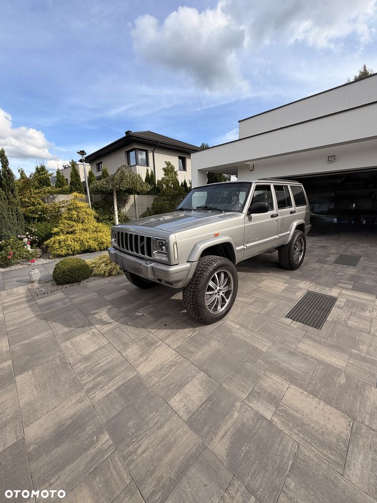 Jeep Cherokee - 1