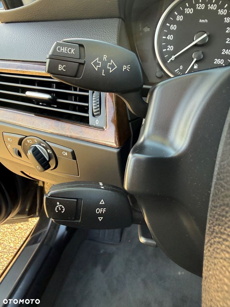 BMW Seria 5 530i - 32