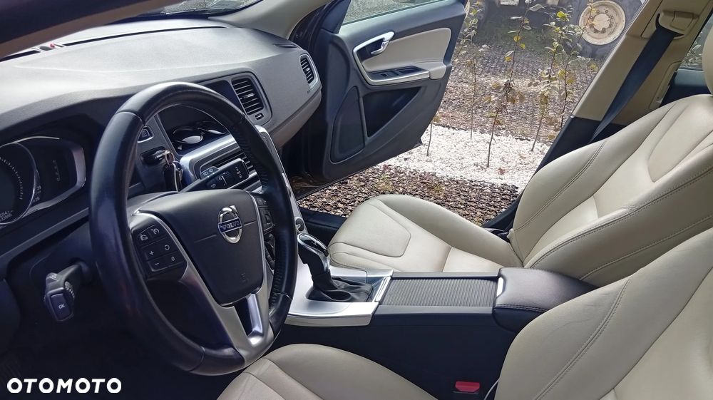 Volvo V60 Cross Country - 14