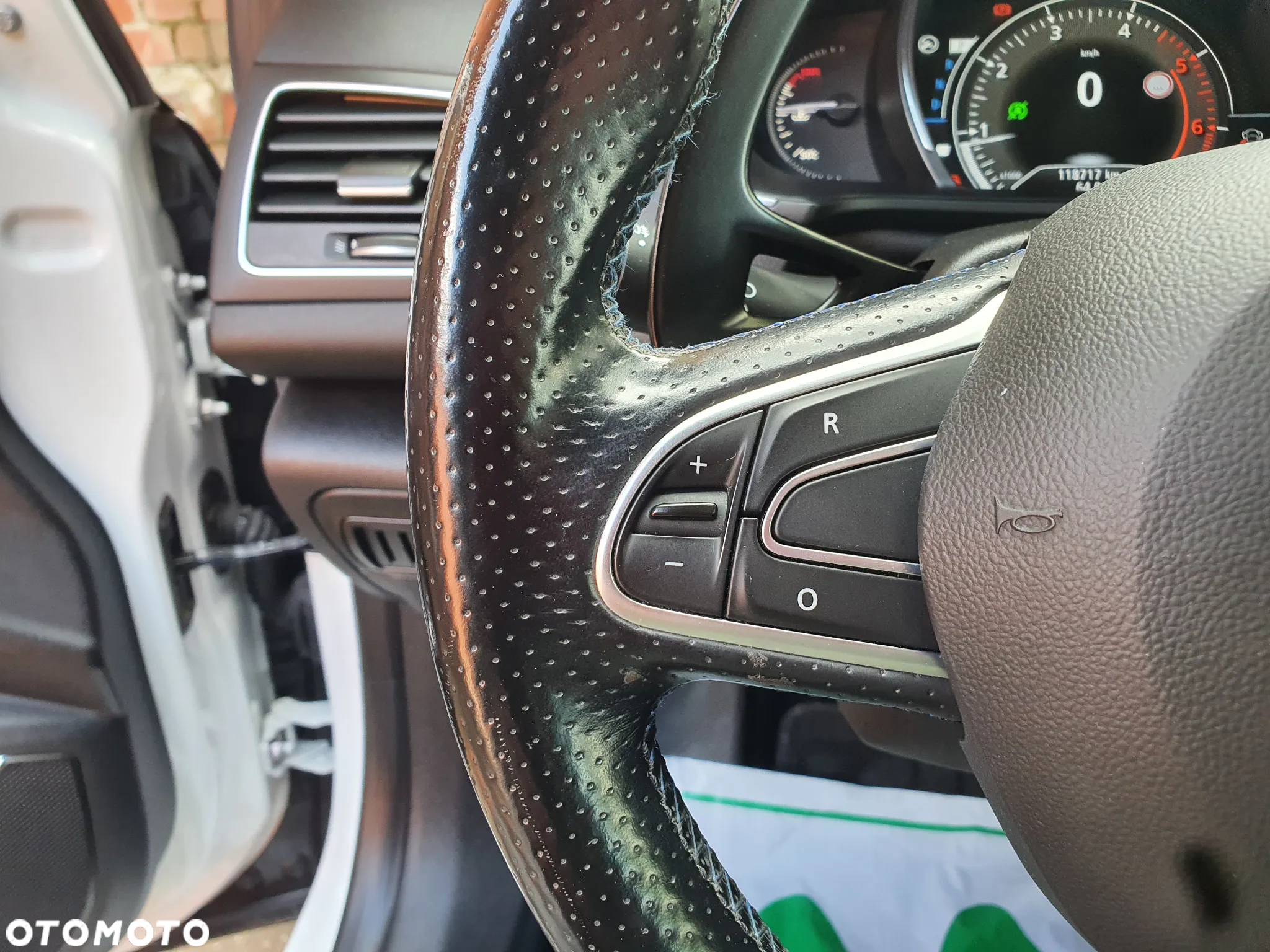 Renault Megane ENERGY dCi 165 EDC GT - 12