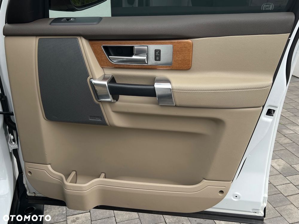 Land Rover Discovery IV 3.0 V6 SC HSE - 31