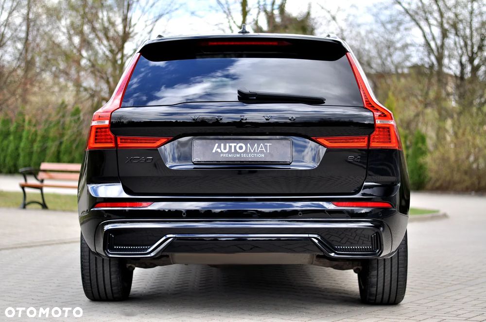 Volvo XC 60 B4 B Plus Dark - 11