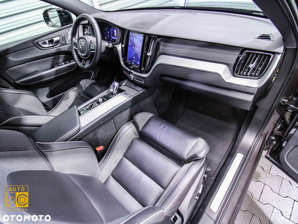 Volvo XC 60 B4 D AWD Plus Dark - 9