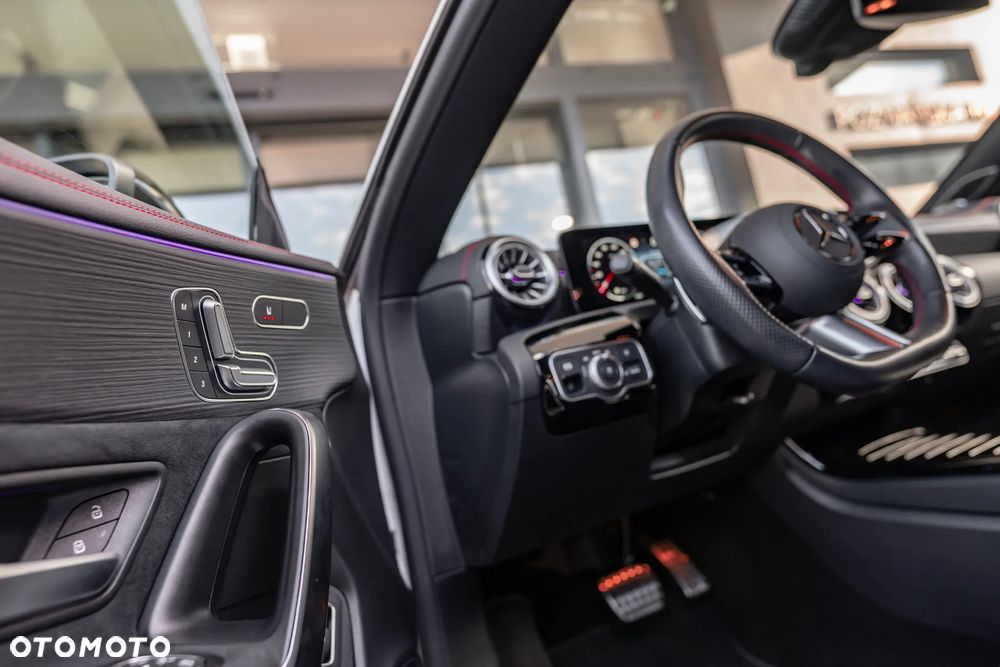 Mercedes-Benz CLA 200 7G-DCT Edition AMG Line - 24