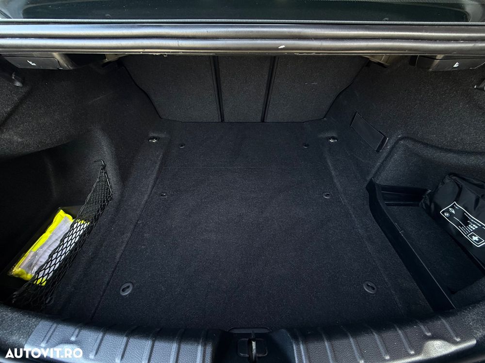 BMW Seria 3 320d xDrive - 27