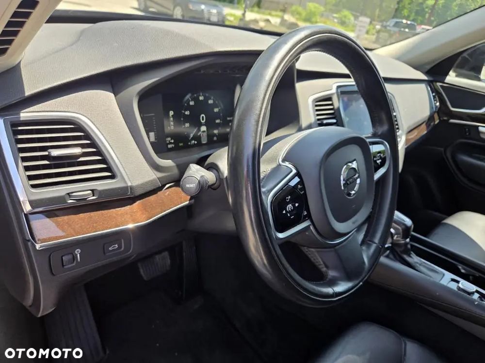 Volvo XC 90 - 10