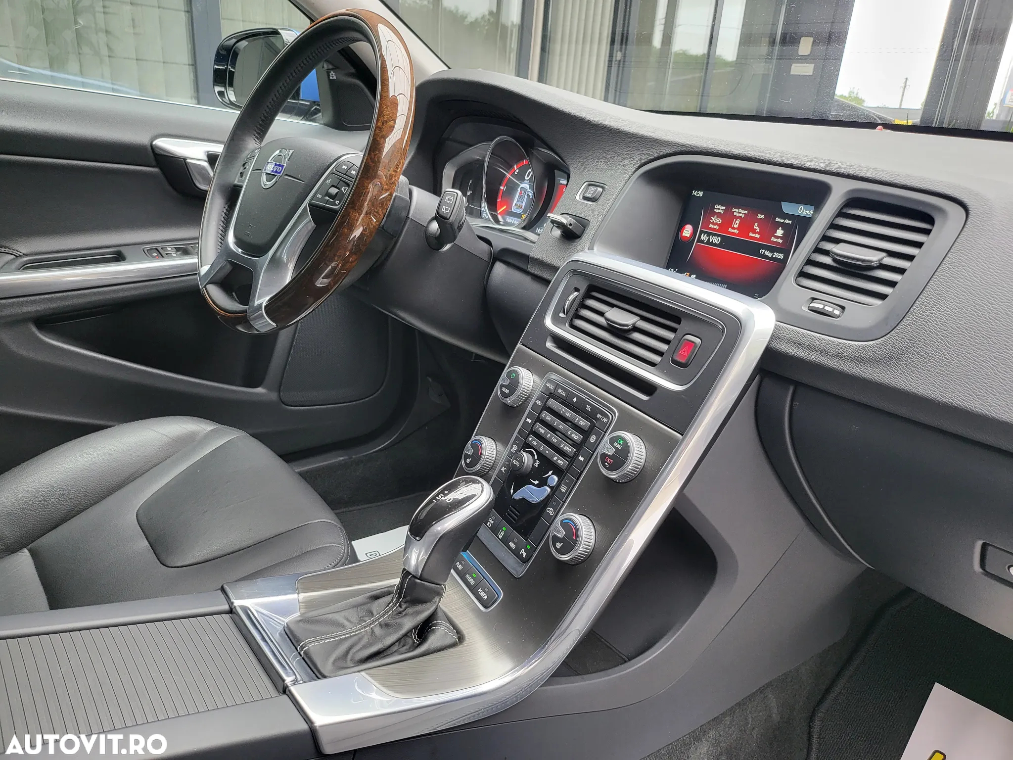 Volvo V60 D6 Plug-In-Hybrid AWD Geartronic Momentum - 13
