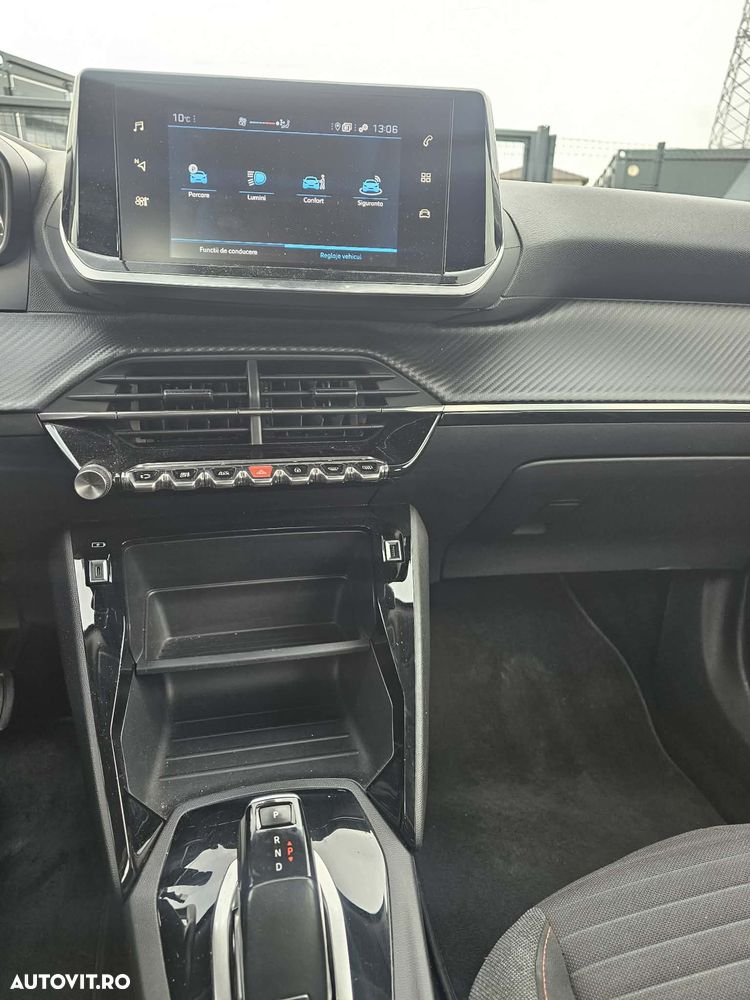 Peugeot 2008 1.2 L PureTech STT EAT8 Allure - 15