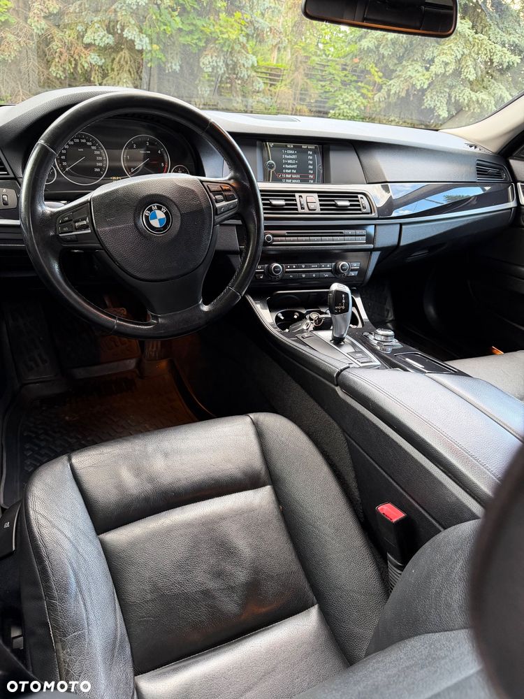 BMW Seria 5 525d - 13
