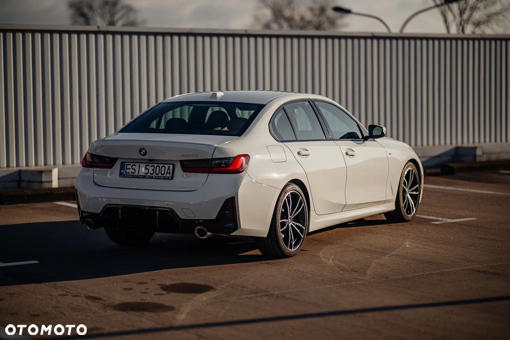 BMW Seria 3 330i M Sport - 12