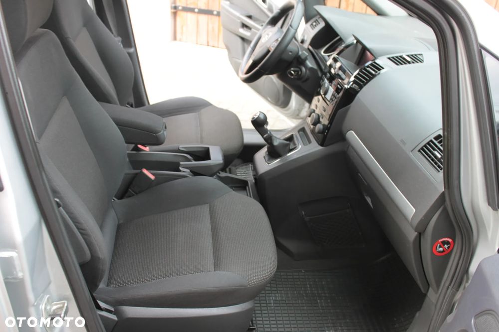 Opel Zafira - 24