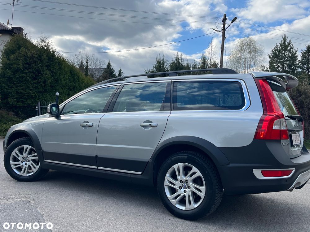 Volvo XC 70 D5 AWD Momentum - 2