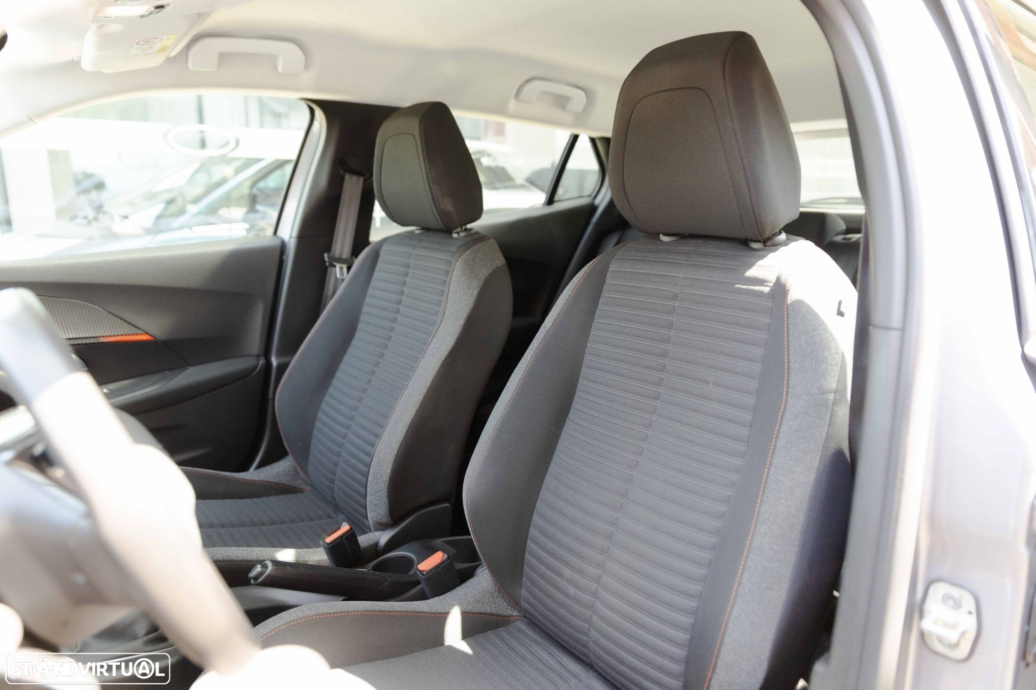 Peugeot 2008 1.2 PureTech Active Pack - 12