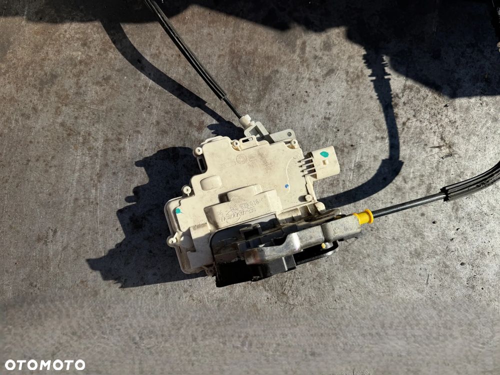 Zamek drzwi Audi A4 B8 prawy tył 8K0839016 OE - 2
