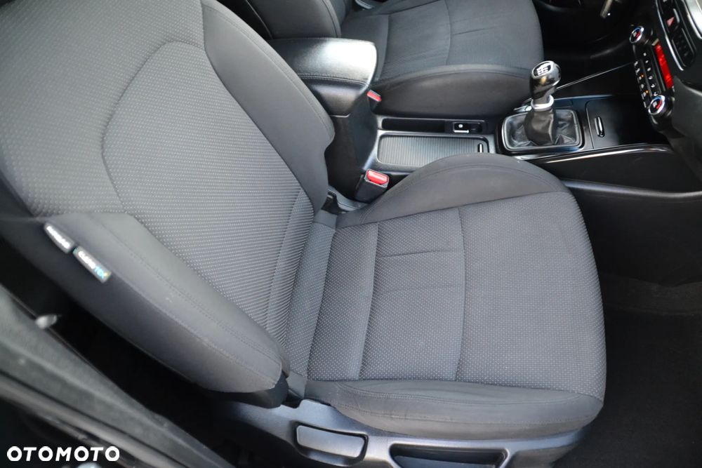 Kia Carens 1.6 GDI Business Line 7os EU6 - 32