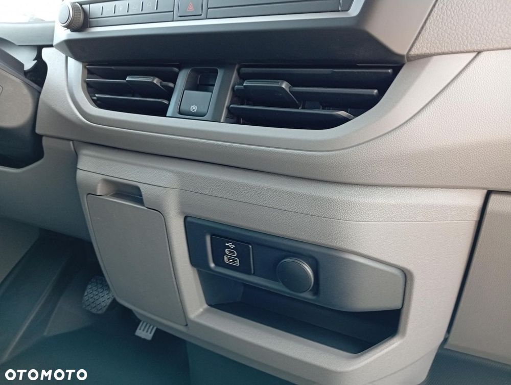 Volkswagen Transporter - 11