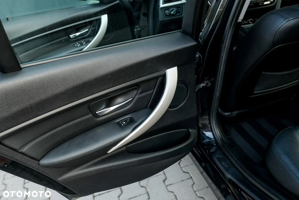 BMW Seria 3 320d Sport Line - 26