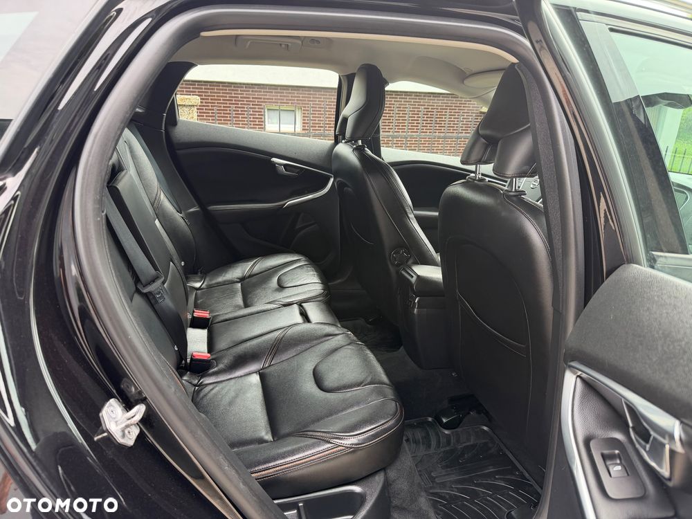 Volvo V40 Cross Country D2 Momentum - 13