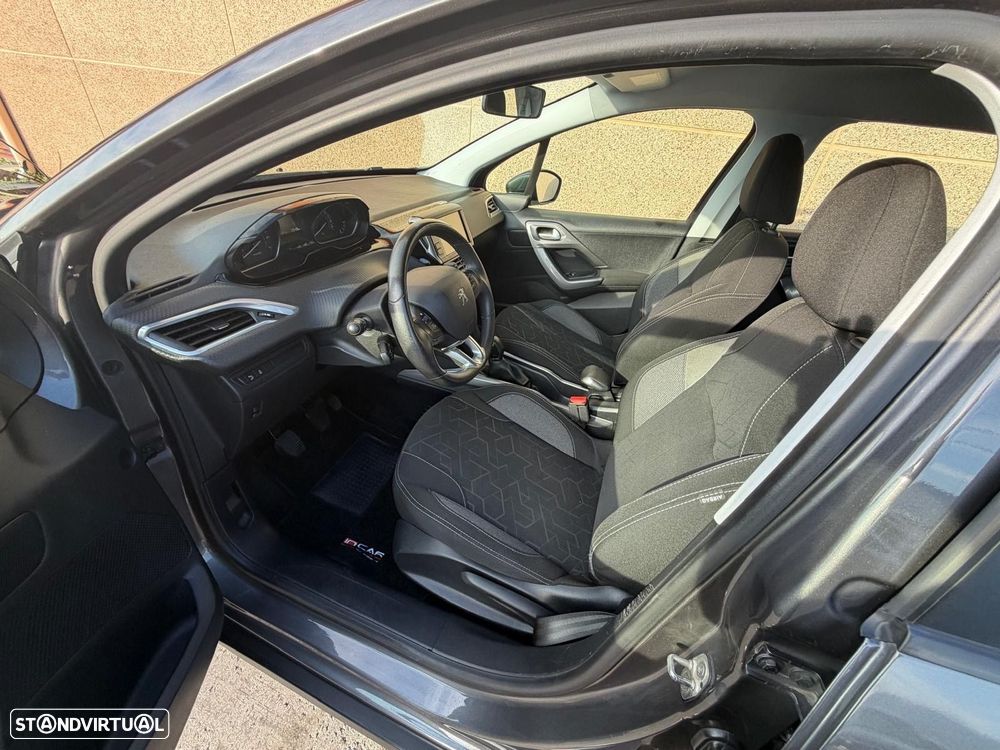 Peugeot 2008 1.2 PureTech Style - 6