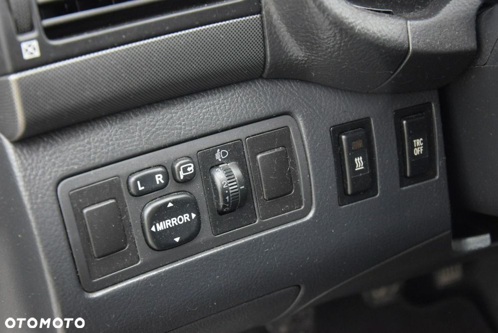 Toyota Avensis - 23