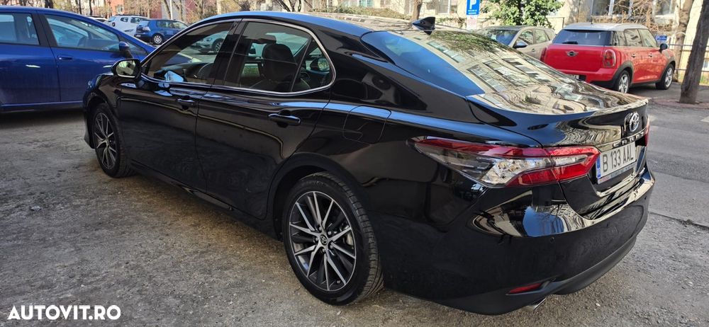 Toyota Camry Luxury - 4