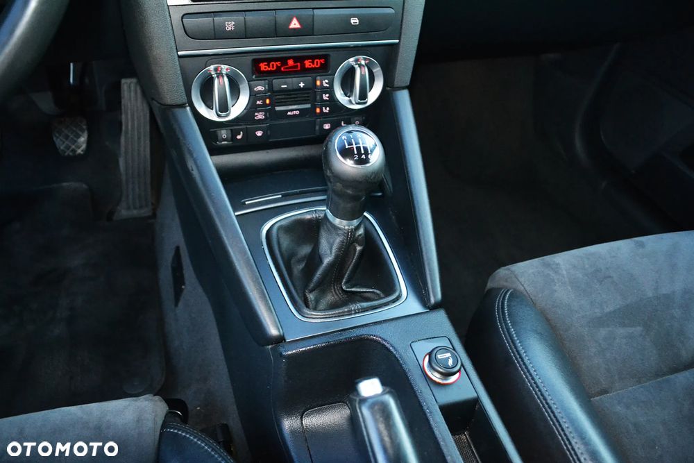 Audi A3 Sportback 1.8 TFSI Quattro Ambiente - 27