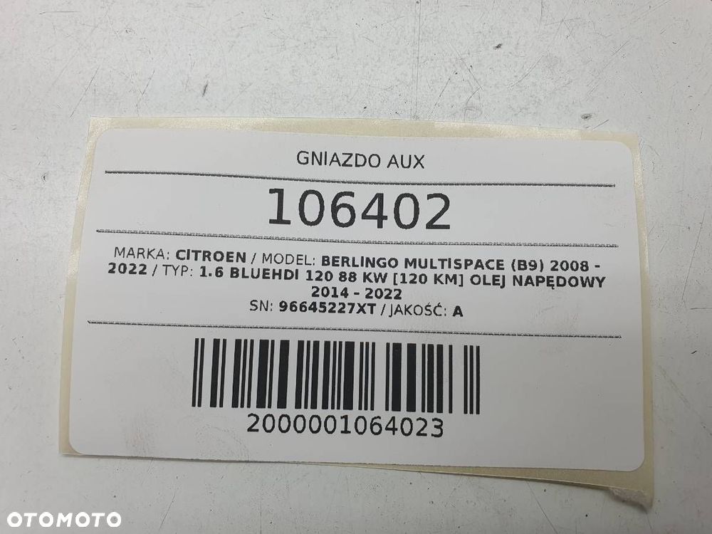 GNIAZDO AUX 96645227XT BERLINGO II PARTNER II 2015 - 5