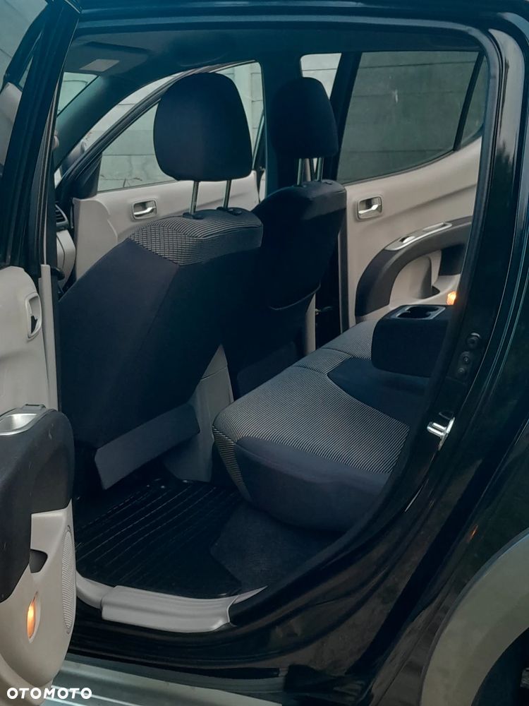 Mitsubishi L200 - 12