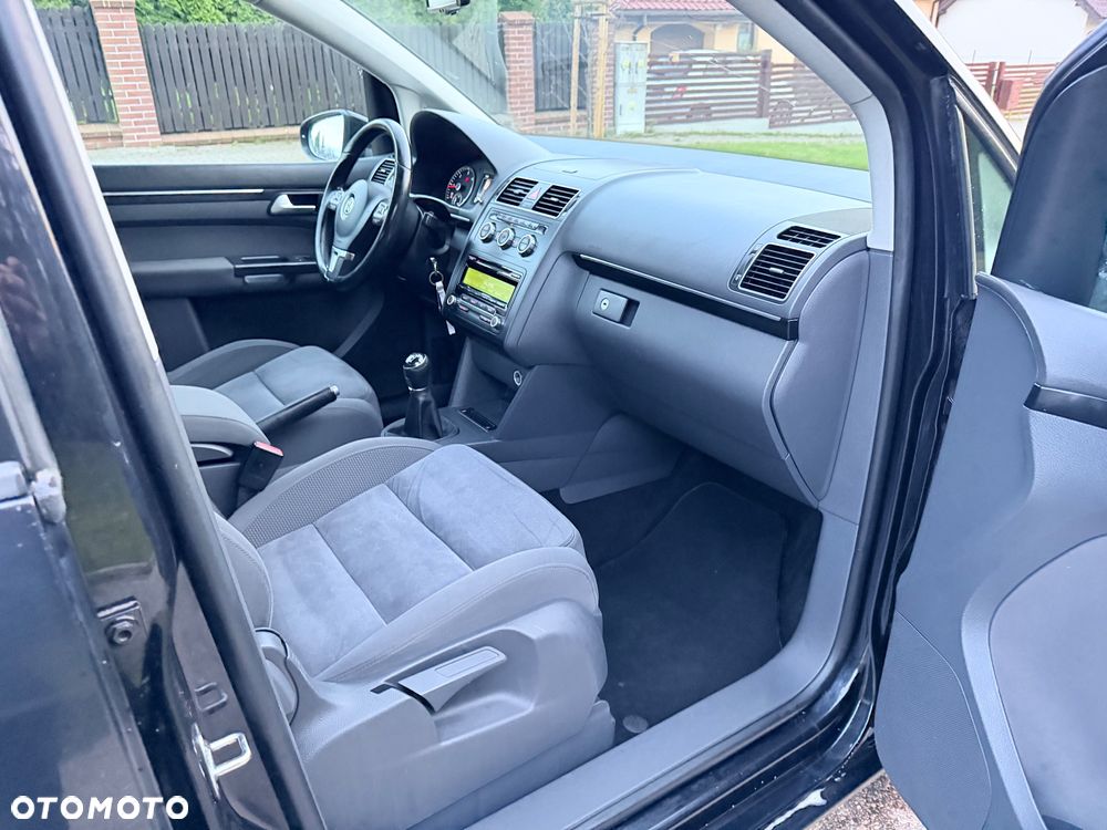 Volkswagen Touran - 17