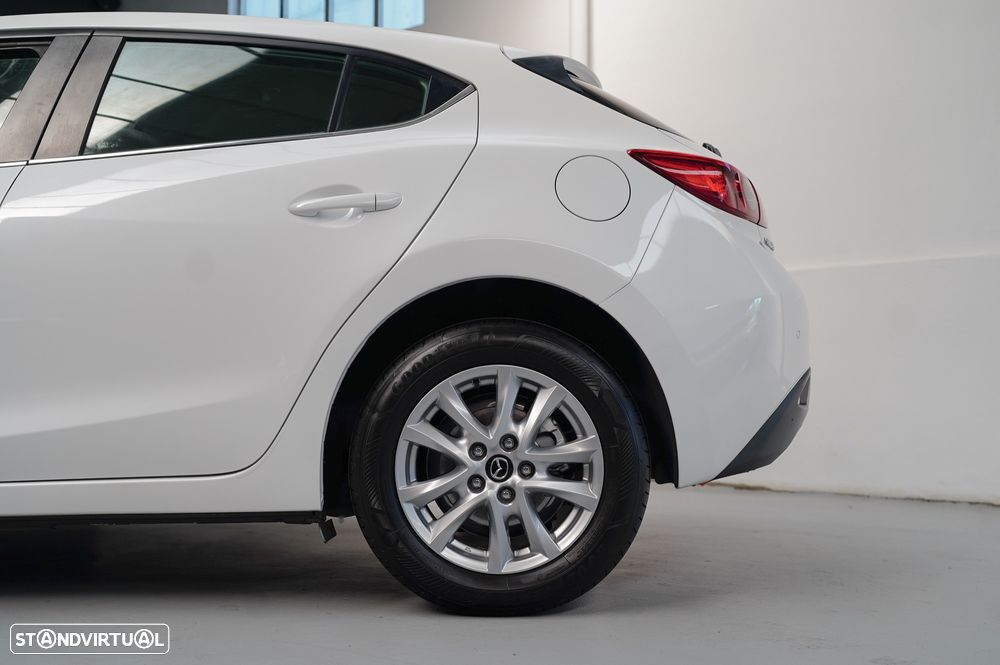 Mazda 3 Hatchback 1.5 Sky-D Excellence Navi - 19