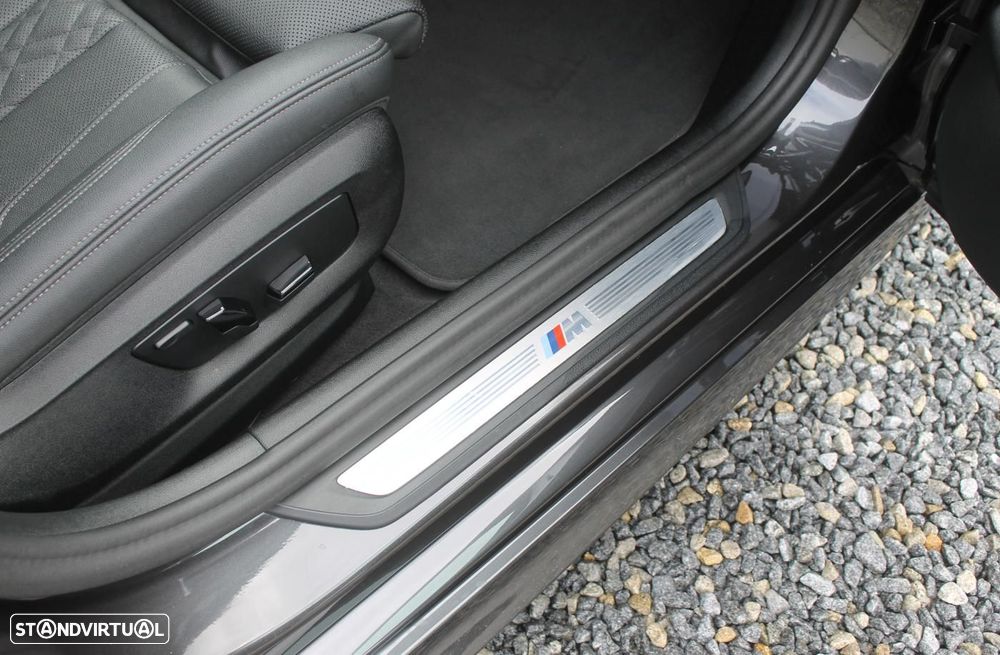 BMW 530 e Pack Desportivo M - 12