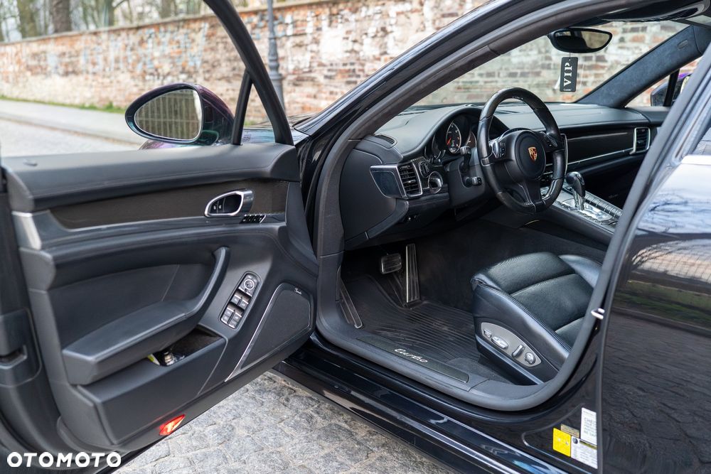 Porsche Panamera Turbo Executive - 19