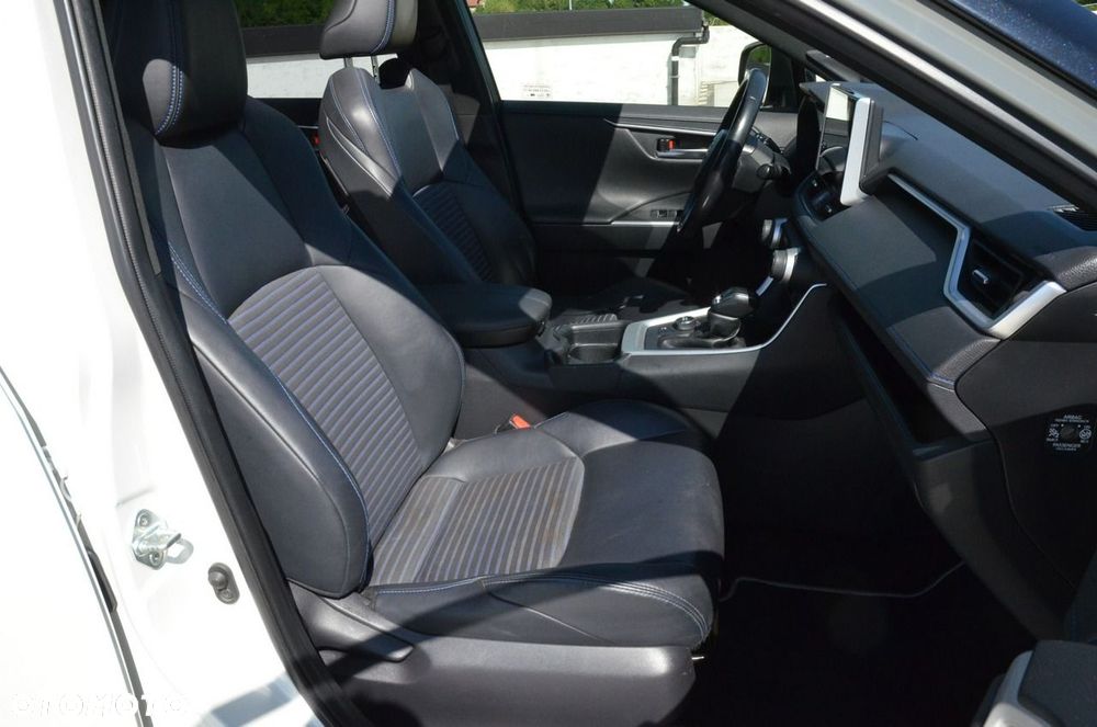 Toyota RAV4 Hybrid Selection 4x4 - 32
