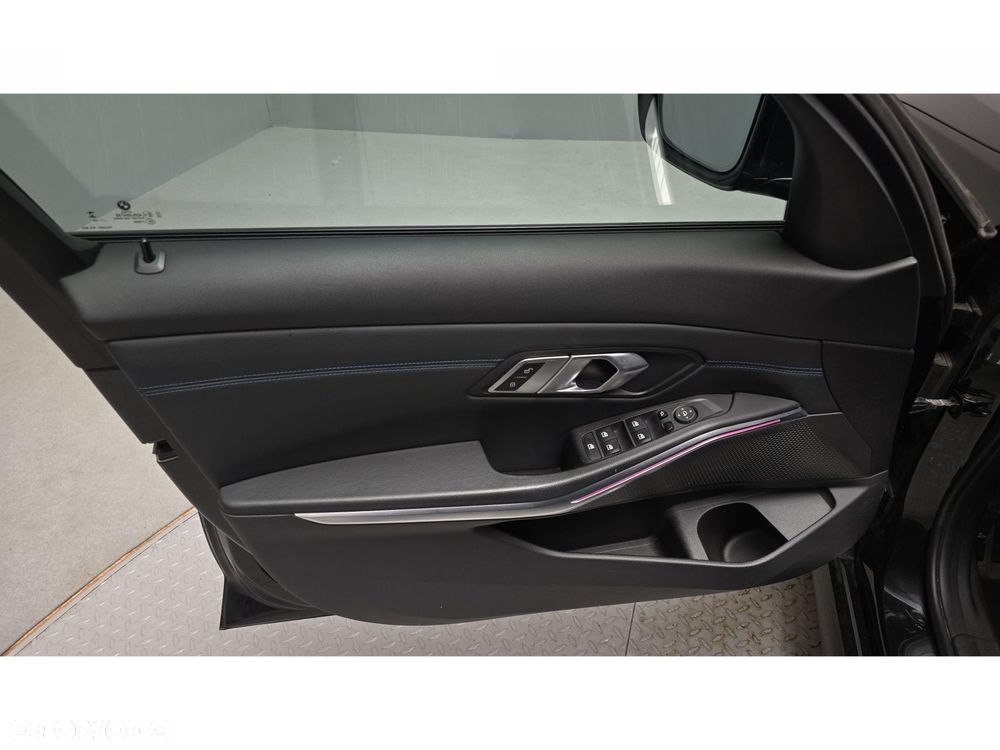 BMW Seria 3 - 22