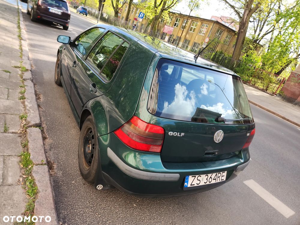 Volkswagen Golf 1.6 Comfortline - 4