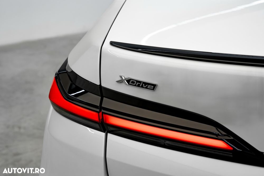 BMW Seria 7 730Ld xDrive MHEV - 12