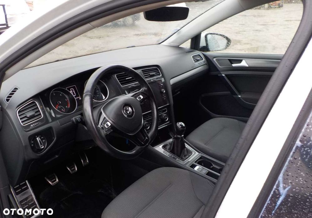 Volkswagen Golf - 23