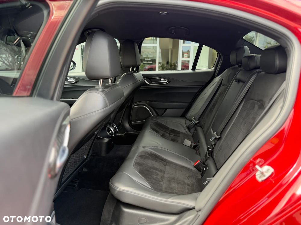 Alfa Romeo Giulia 2.2 AT8-Q4 Veloce - 15