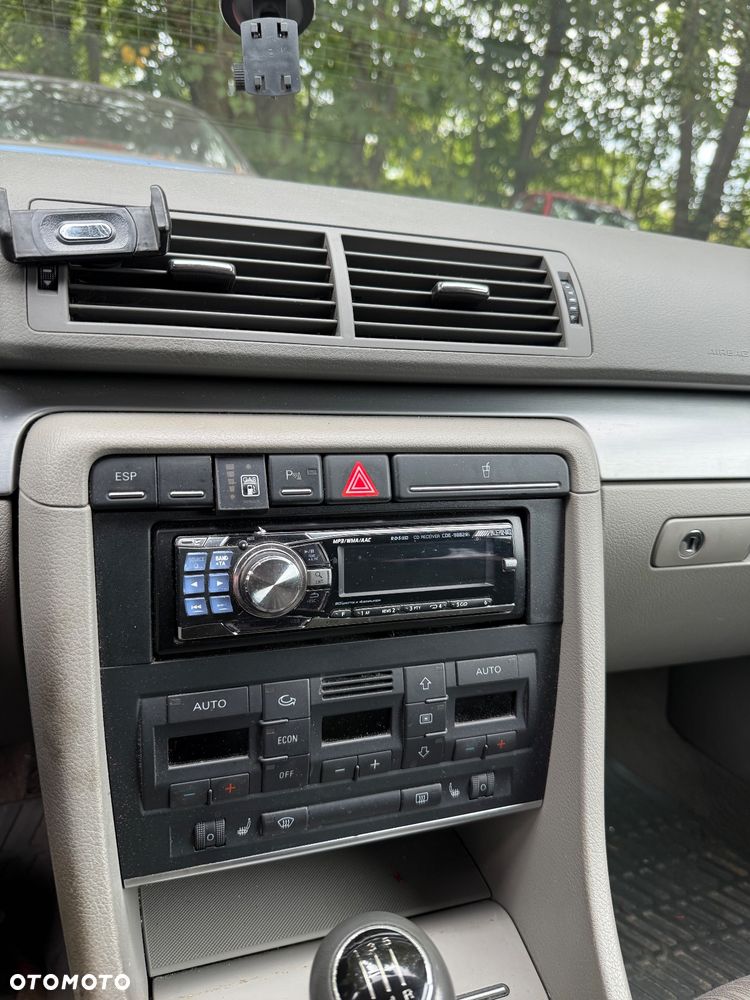Audi A4 B7 sedan 2.0 ALT czerwona LY3J na części - 7