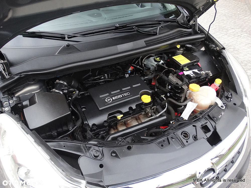 Opel Corsa 1.4 16V Cosmo - 33