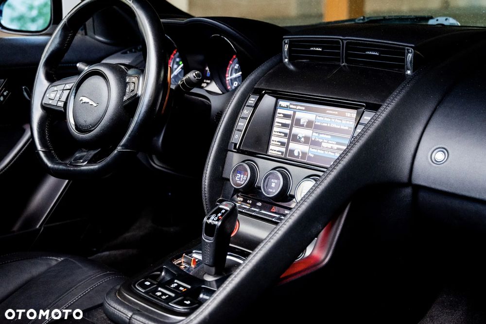 Jaguar F-Type S - 16
