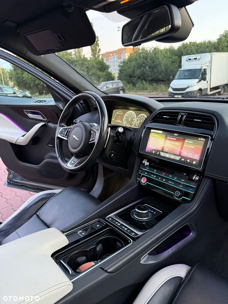 Jaguar F-Pace 3.0 V6 AWD S - 24