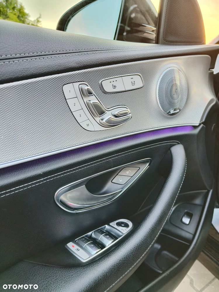 Mercedes-Benz Klasa E 220 d 4-Matic 9G-TRONIC - 23
