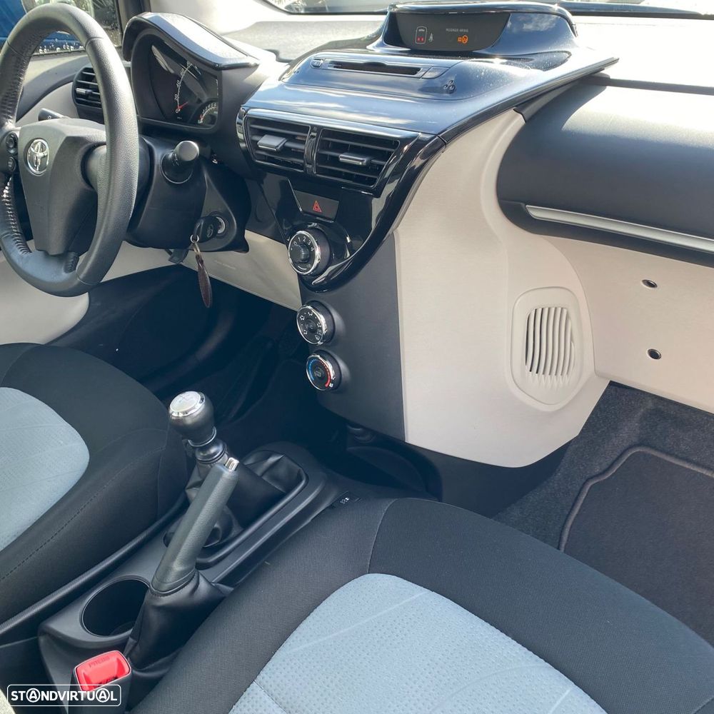 Toyota iQ 1.0 VVT-i 2 - 32