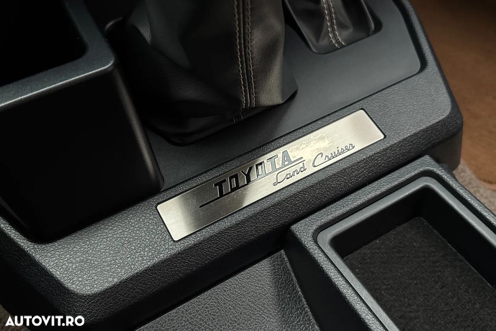 Toyota Land Cruiser - 16